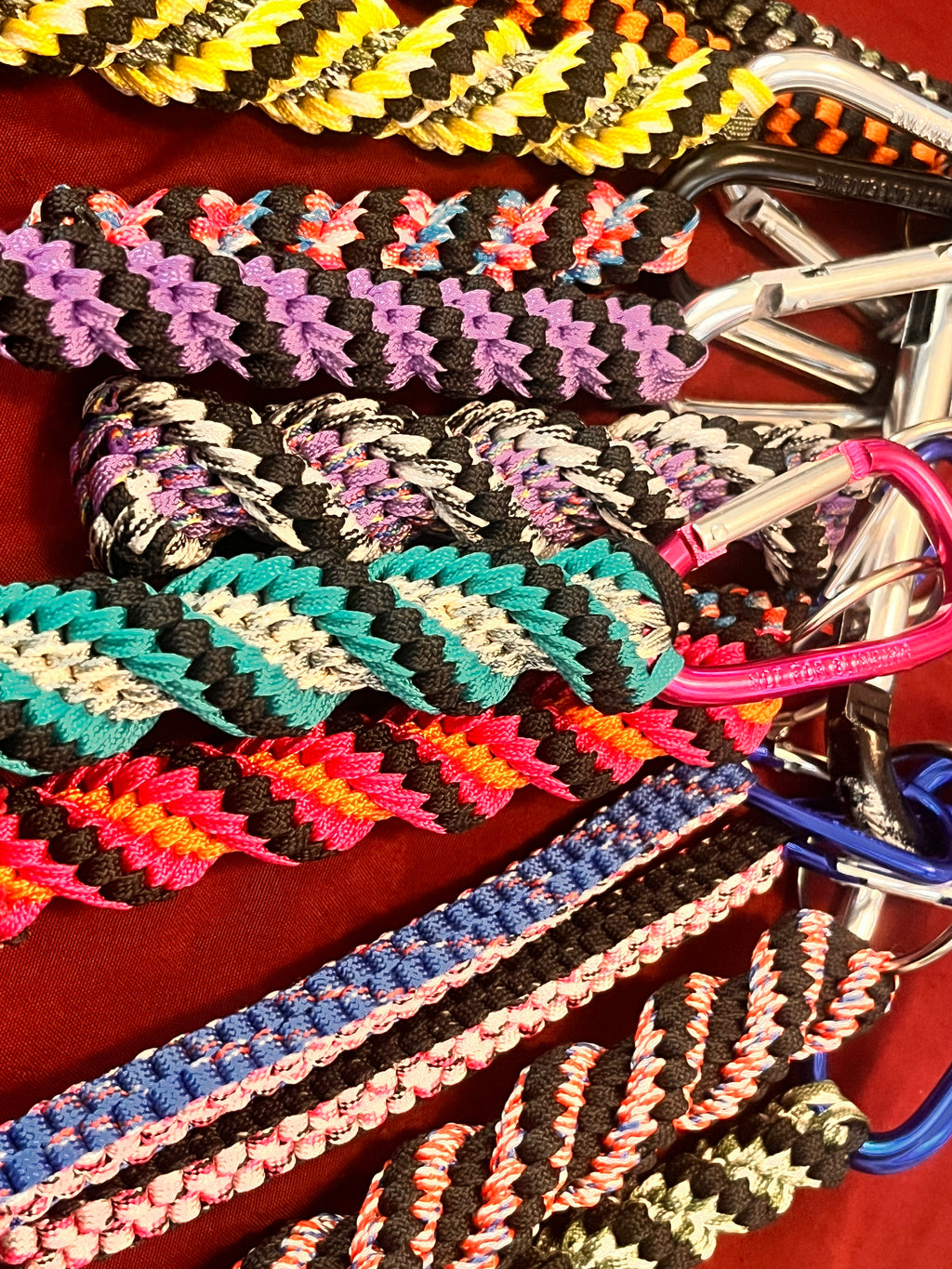 5"(13cm) 5-string Collectible Keychain Artisan Handwoven Helix Spiral Para cord – Black, Teal and White with accents