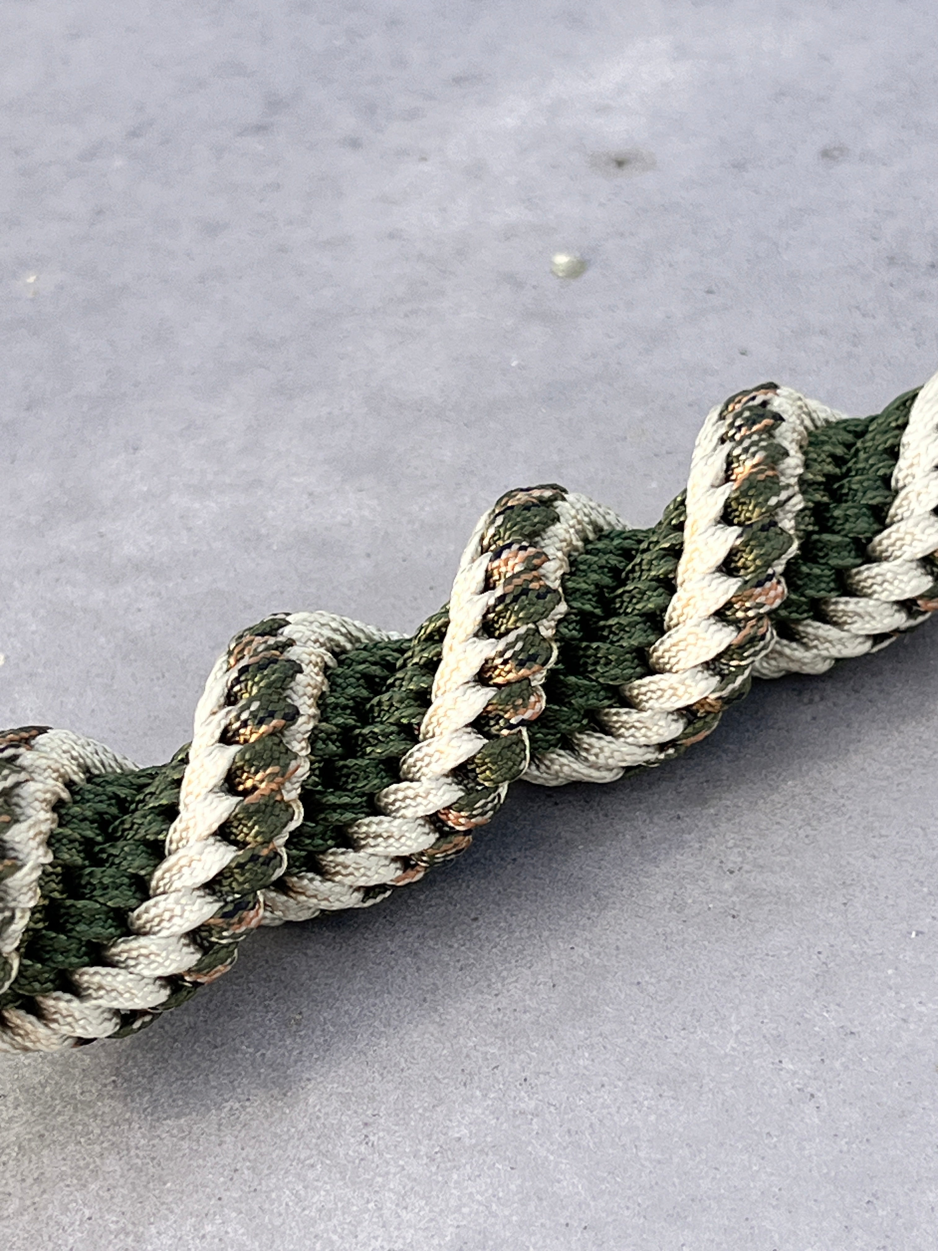 5in(13cm) Keychain 5-string Artisan Handwoven Helix Spiral Paracord Collectible Keychain – Tan and Army Green
