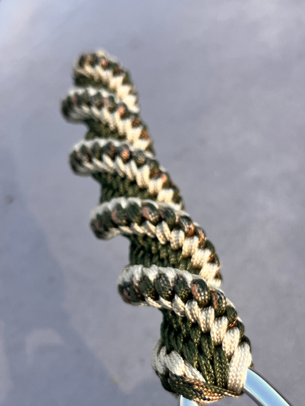 5in(13cm) Keychain 5-string Artisan Handwoven Helix Spiral Paracord Collectible Keychain – Tan and Army Green