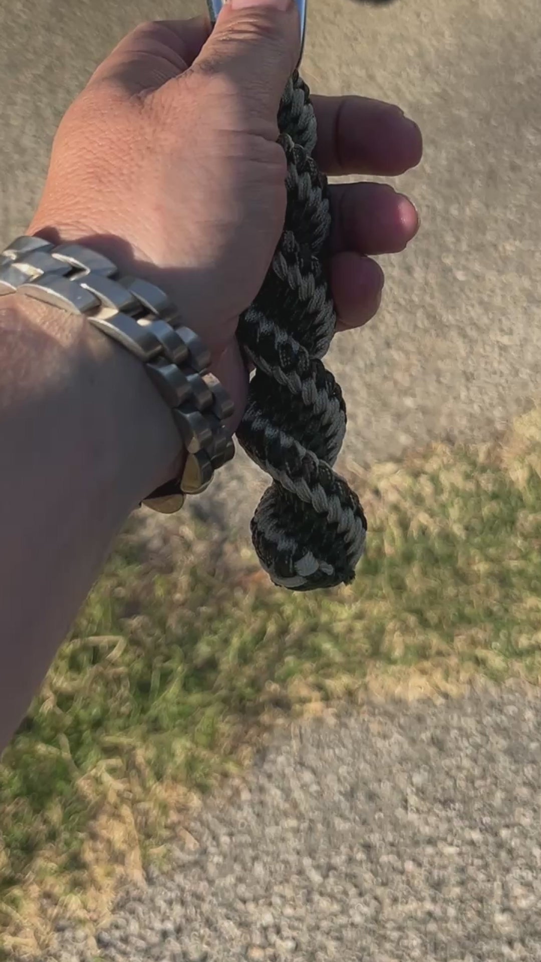 5in(13cm) Keychain 5-string Artisan Handwoven Helix Spiral Paracord Collectible Keychain – Tan and Army Green